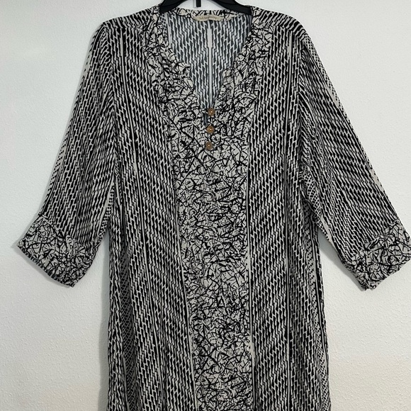 Soft Surroundings Raven Shift Black and White Dress 3/4 Sleeve Ikat Print Rayon - Picture 3 of 14